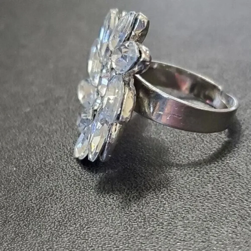 Silver tone clear rhinestone flower ring